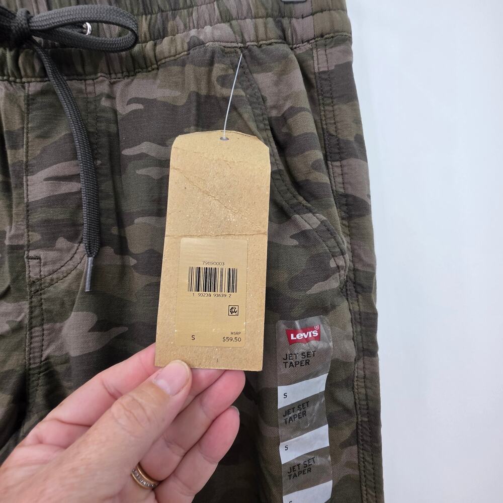 New NWT Levi's Jet Set Taper Fit Camo Pants Size Small - Picture 9 of 12